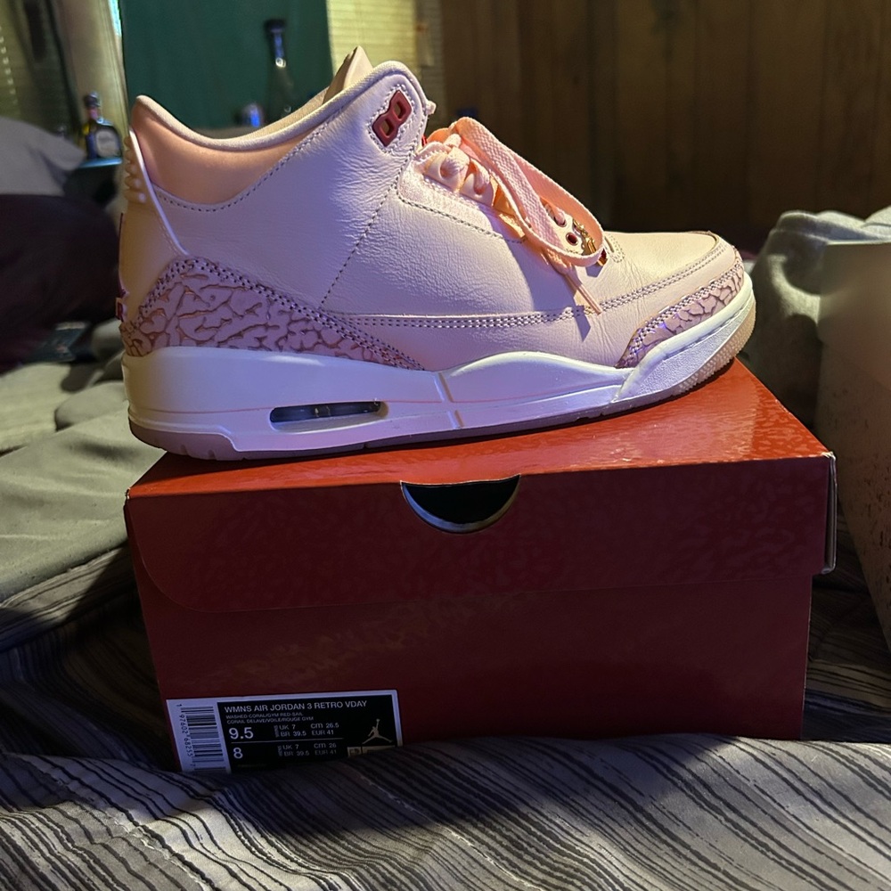 Nike Air Jordan 3’s Retro Vday Women’s